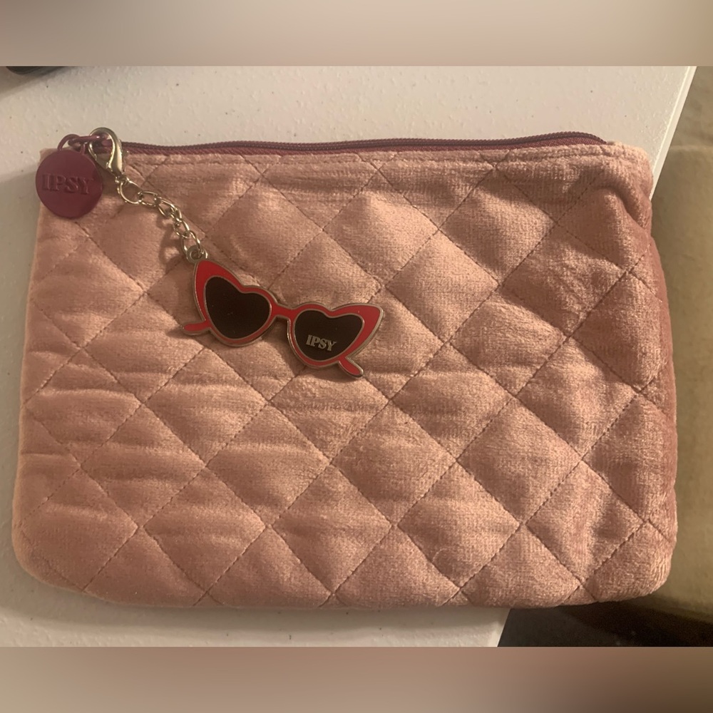 FREE w/$40 purchase || Ipsy makeup bag